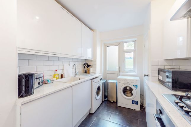 Flat to rent in Denmark Hill Estate, London