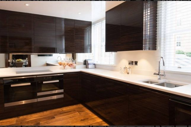 Flat 3, 9-10, Grosvenor Hill, London photo 2