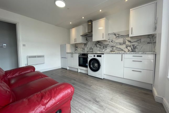 Flat 2 - 116-118 City Road, Roath, Cardiff photo 2