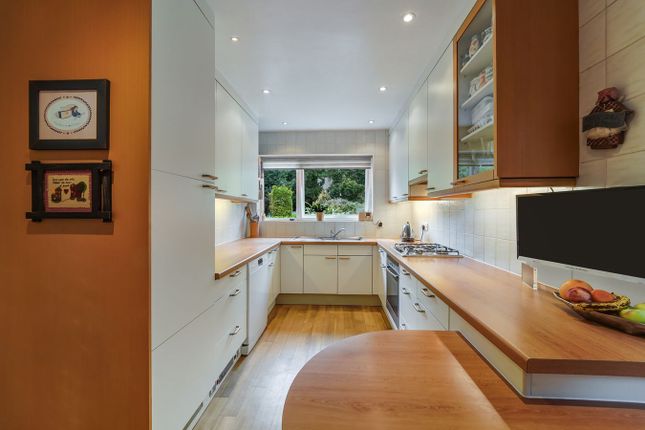 22, Firlands, Weybridge photo 4