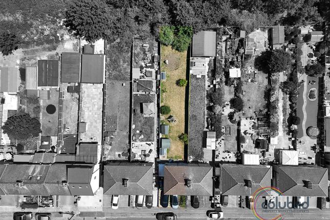 56, Moore Avenue, Grays photo 2