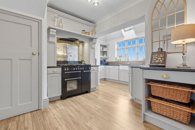 29 Reed Pond Walk, Romford photo 3