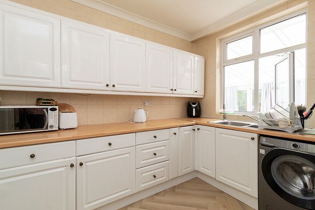 16, Valley Drive, London photo 5