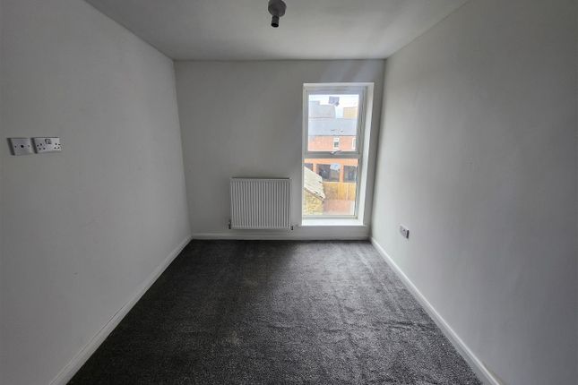 Flat 3, 21 - 23 Market Street, Cinderford photo 4