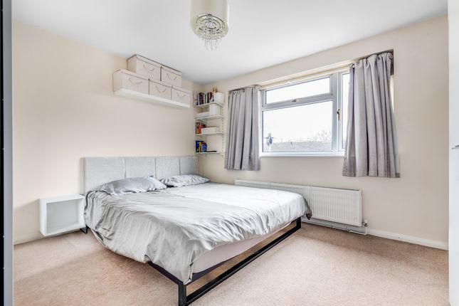 Town house for sale in Gloucester Gardens, Sutton