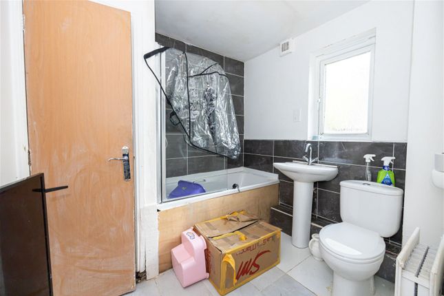 Flat for sale in Bankwell Street, Manchester