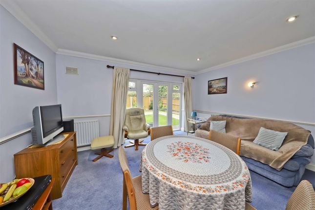 5, Yeomans Acre, Ruislip photo 3