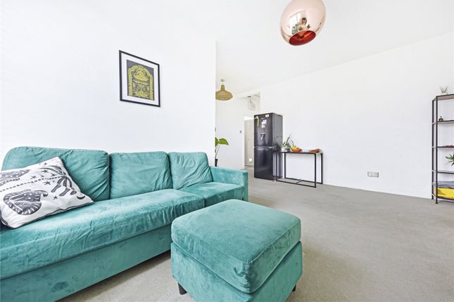 Flat for sale in Ravensdale Road, London