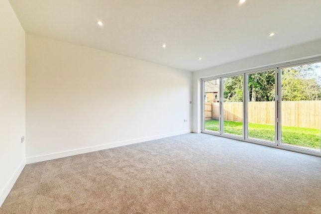 71 West Chiltern, Woodcote, Berkshire photo 4