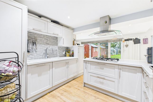 5, Grobars Avenue, Horsell photo 3