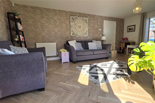 33, Sandstone Avenue, Coventry photo 4