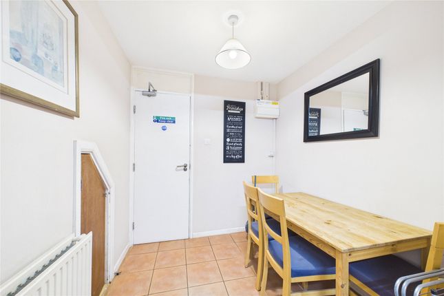 90, Melrose, Bracknell photo 3
