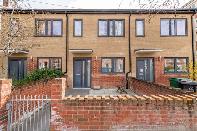 2 bed terraced house to rent in Grosvenor Park Road, London E17