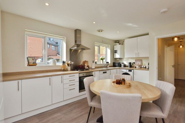 Flat 1, 177, Barrosa Way, Buckinghamshire photo 3