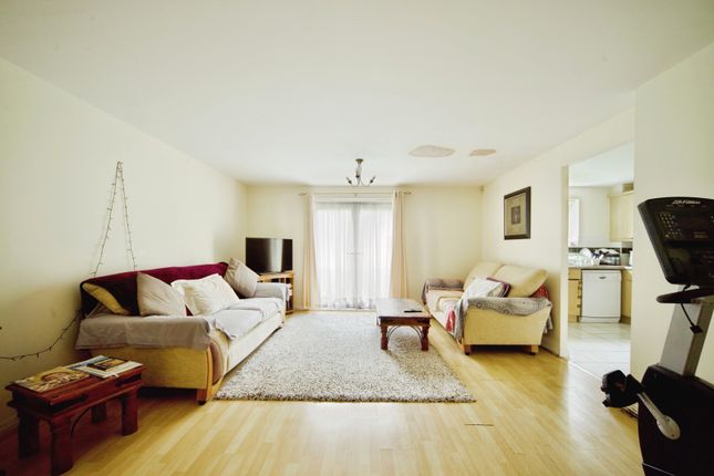 Flat 2 Woodville Court, 19, Stafford Close, London photo 3