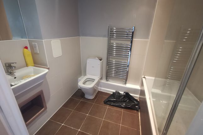 Flat to rent in Hammersley Road, London