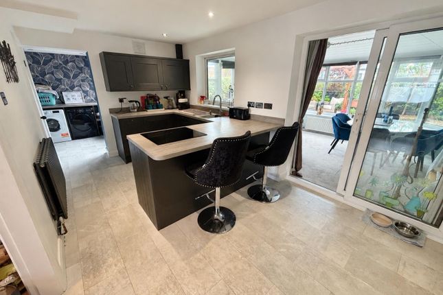 7, Barnfield Close, Manchester photo 4