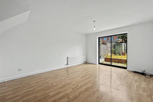23, Linden Grove, Nottingham photo 2