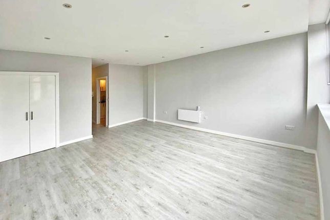 25 Talbot Skyline, 204-226 Imperial Drive, Middlesex photo 2