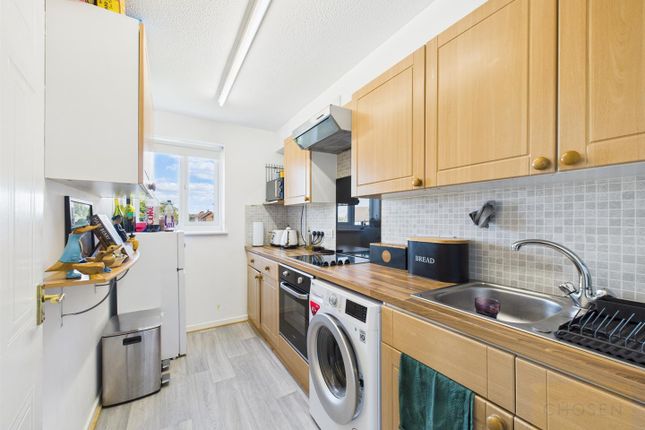 7 Kerria Court, Vervain Close, Gloucester photo 4