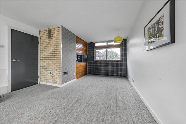 87, Blandford Road, Teddington photo 2