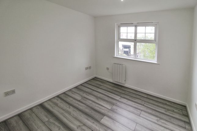 Flat to rent in Longford Road, Stretford, Manchester