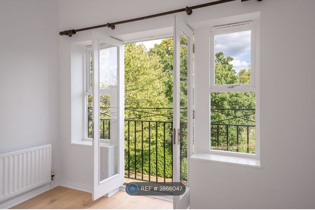 Flat, St Annes Court Salusbury Road, London photo 2