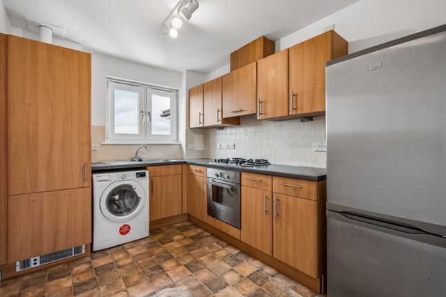 11, Broomhill Court, Stirlingshire photo 4