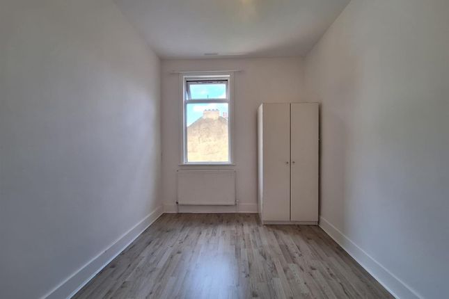 Flat 2, 162, Dysons Road, London photo 5