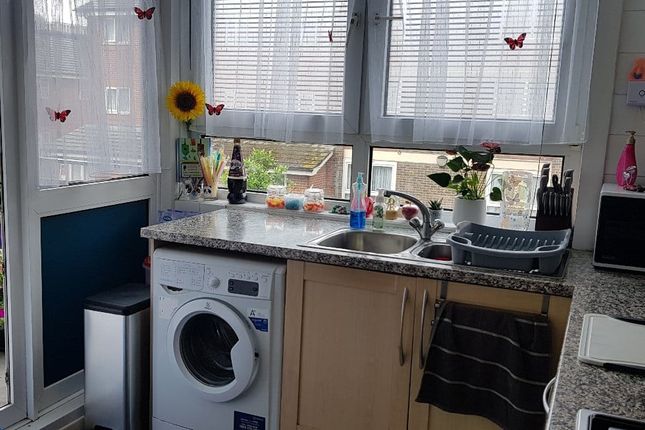 Flat to rent in Poplar High Street, Poplar / Langdon Park