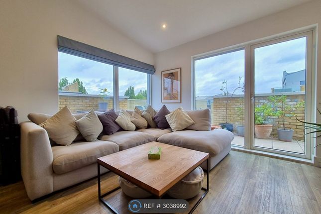Flat  Aldington House, Frazer Nash Close, Isleworth photo 4