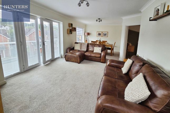17, Gerddi Ty Bryn, Bridgend photo 3