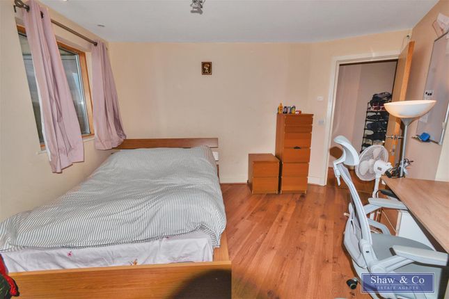 Flat for sale in Bell Road, Hounslow