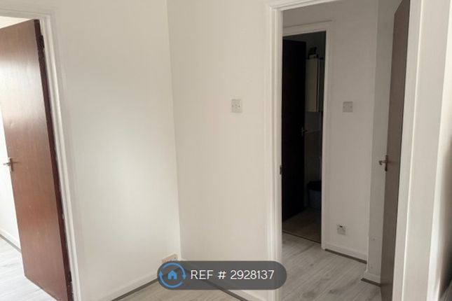Flat D, Oatlands Drive, Slough photo 3