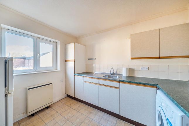 10, Francis Court, Thorpe Willoughby photo 4