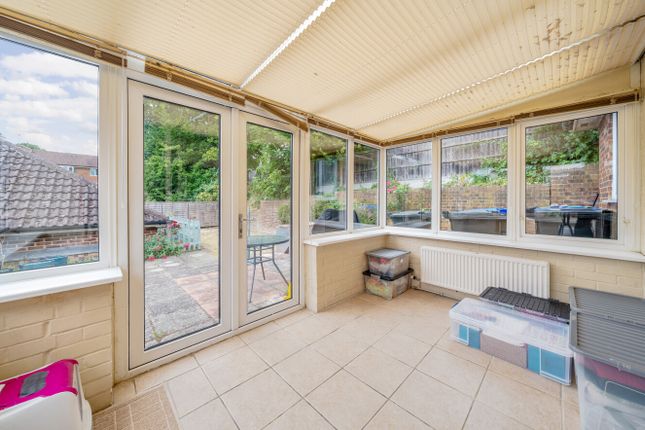 59, Huntercombe Lane North, Buckinghamshire photo 4