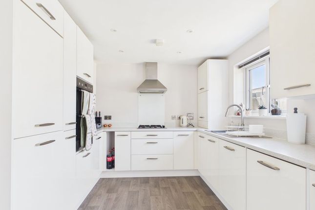 7, Davey Close, Redruth photo 2