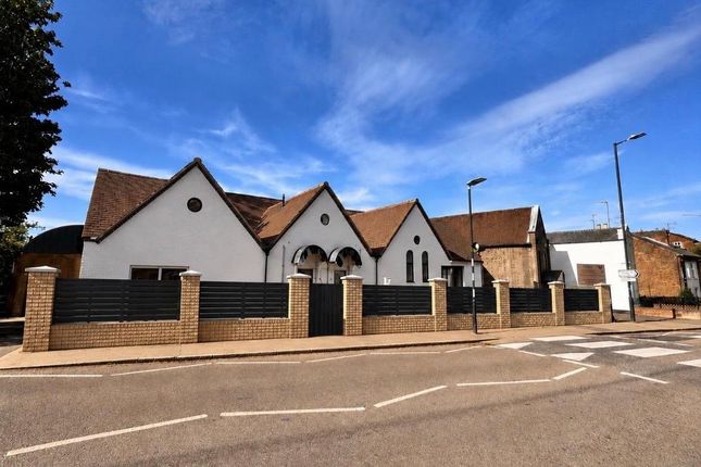 1-bed flat on 1 Pattison Place, Verulam Road, St. Albans, £470,000