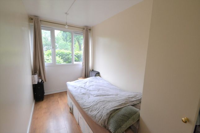 Room to rent in Waynflete Square, London