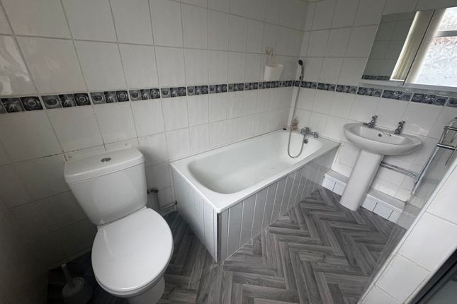 165 High Street, Merthyr Tydfil photo 4