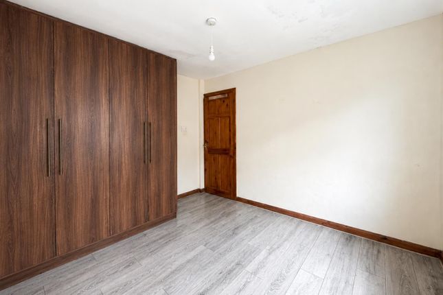 Annexe R/O, 182 Ash Grove, Heston photo 4