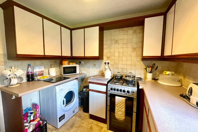 66, Elleray Court, Aldershot photo 3