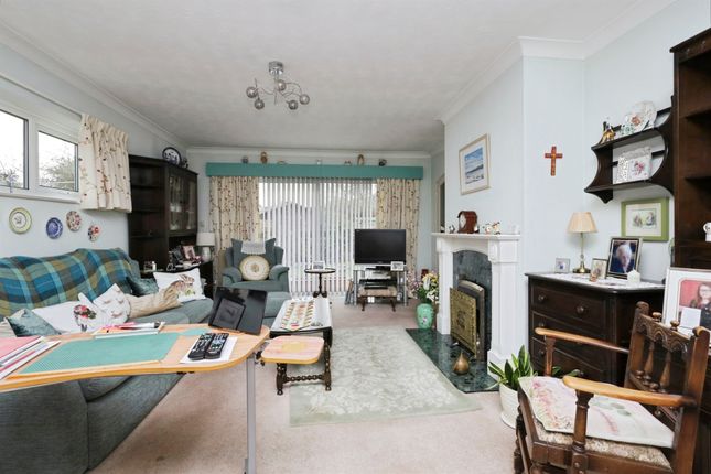 4, Lodge Avenue, Eastbourne photo 3