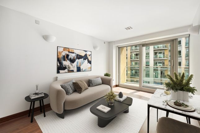 Flat for sale in Bridges Court, London