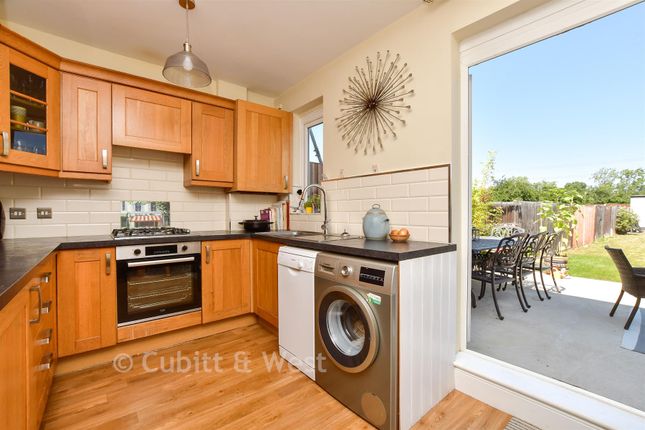 402, Gander Green Lane, Sutton photo 3