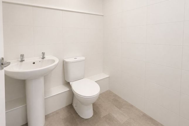 Room 2,, 131a Brockhurst Road, Hampshire photo 4