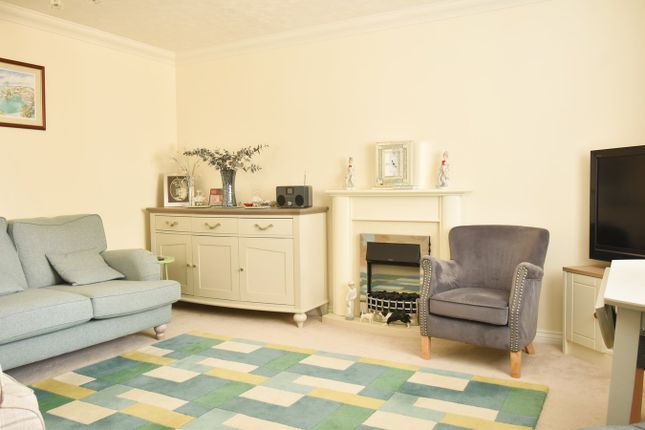 Ash Lodge, Churchfield Road, Walton-on-Thames photo 4
