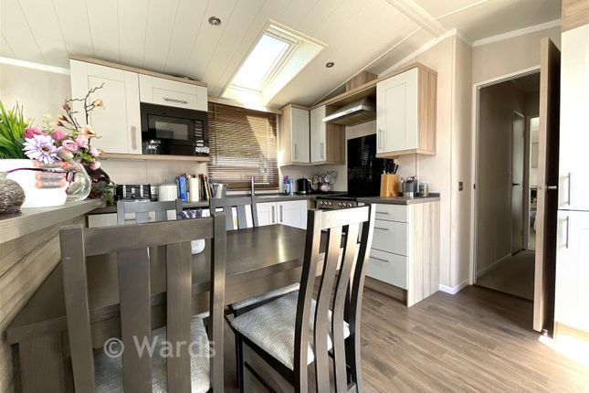 2-bed caravan on Thriftwood Country Park, Plaxdale Green Road, Sevenoaks, £145,000