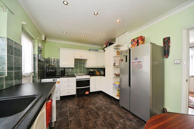 81, Mayeswood Road, London photo 4