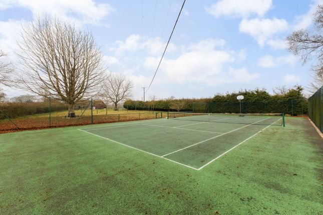 SPRADBRAY HOUSE, Galley Road, THATCHAM photo 4